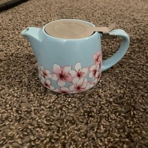 Single serve tea brewer